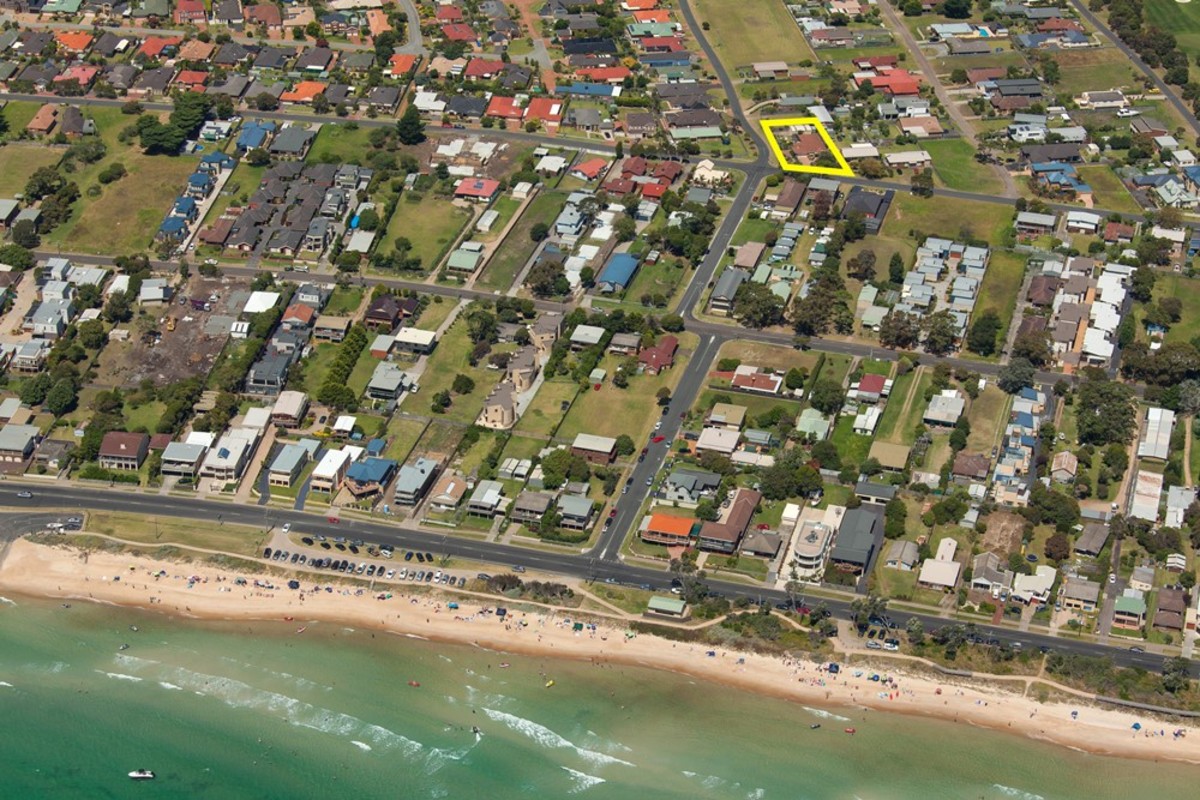 16 Seaview Avenue, Safety Beach - Thumbnail 2