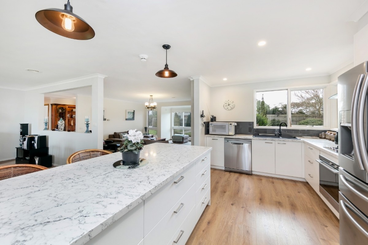 2 Kaylene Court, Mount Martha - Thumbnail 2