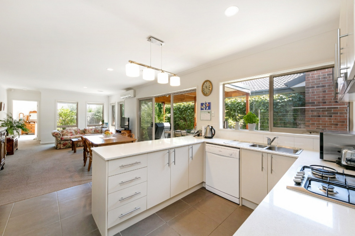 11 Meadow Crest Circuit, Mount Martha - Thumbnail 2