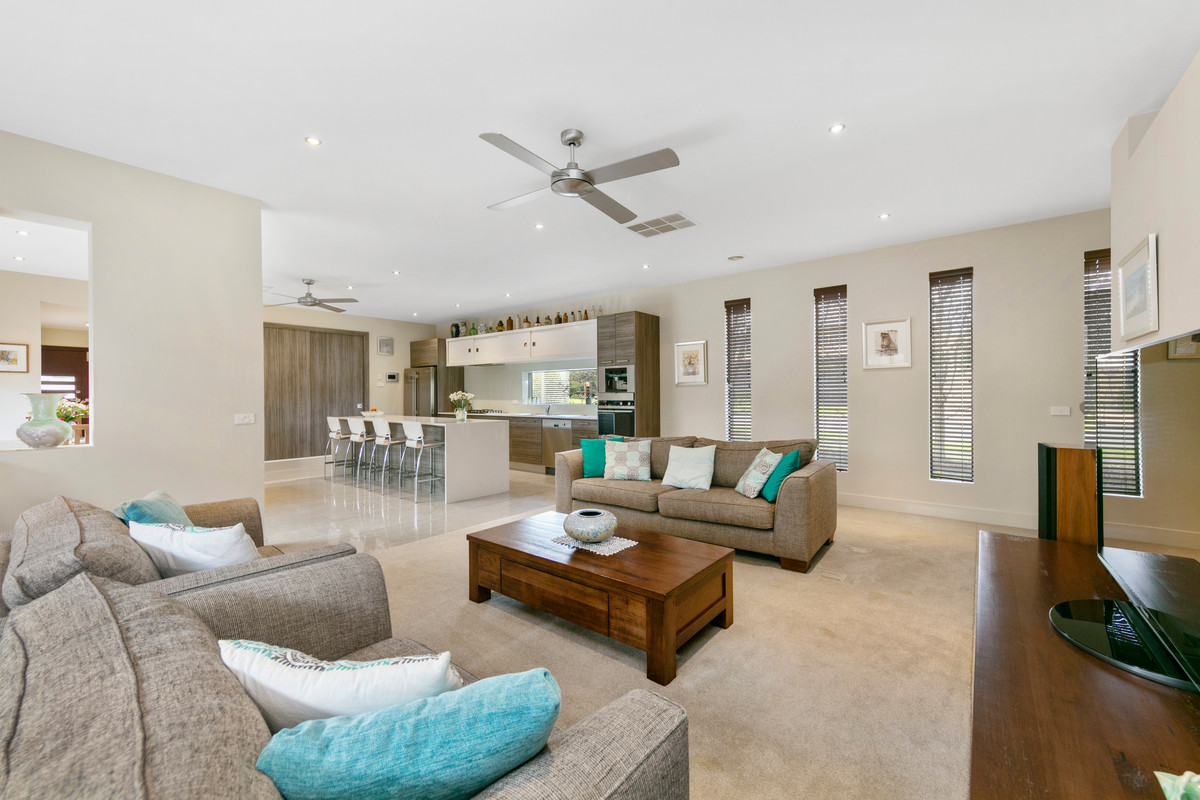 16 Shanns Avenue, Mount Martha - Thumbnail 2