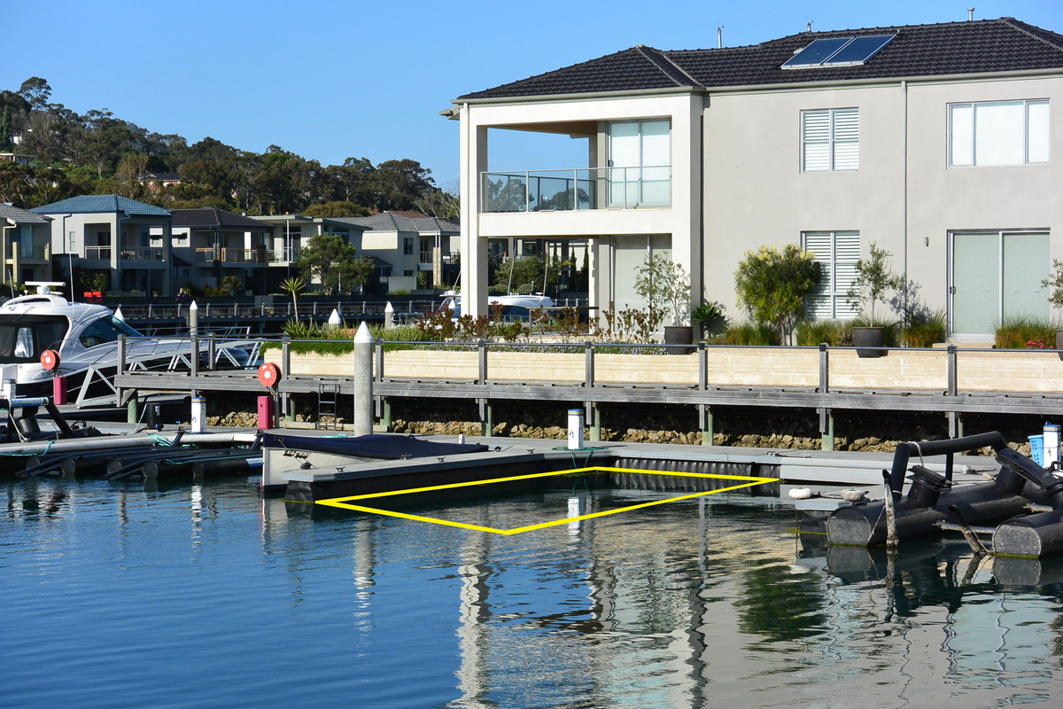 Berth 16 Martha Cove Waterway, Safety Beach - Thumbnail 2