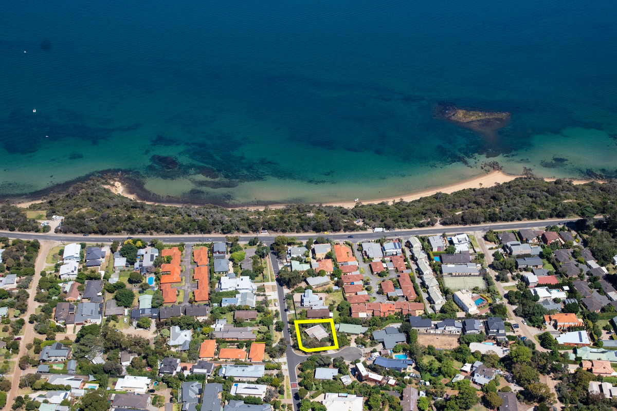 1 Jeannine Court, Mount Martha - Thumbnail 2