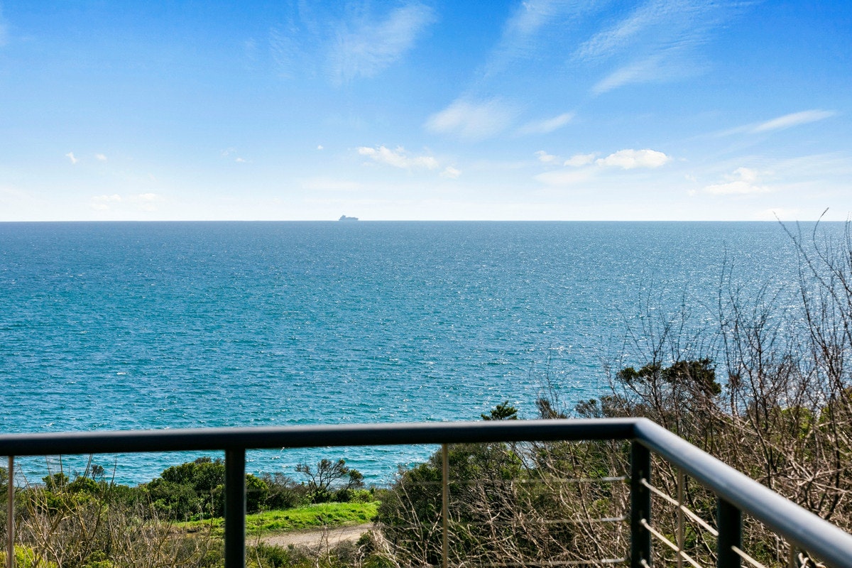 Image of horizon