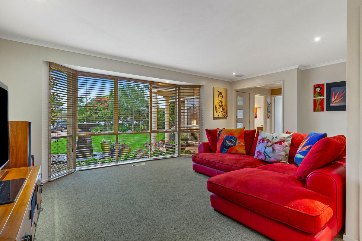 10 Jamboree Close, Mornington - Thumbnail 2