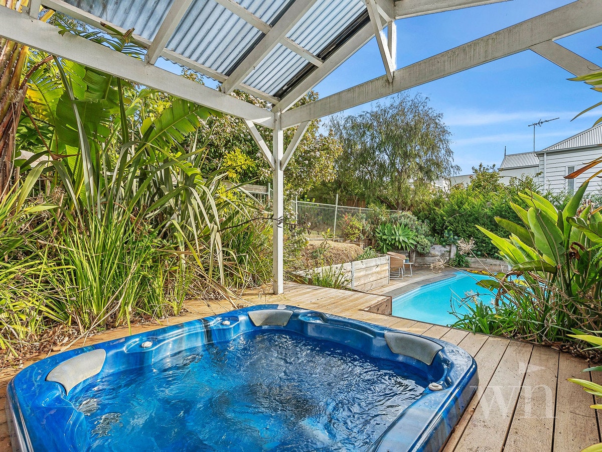 Image of tub