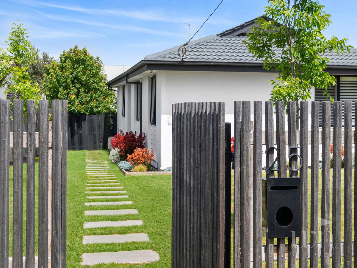 25 Richardson Drive, Mornington - Thumbnail 2