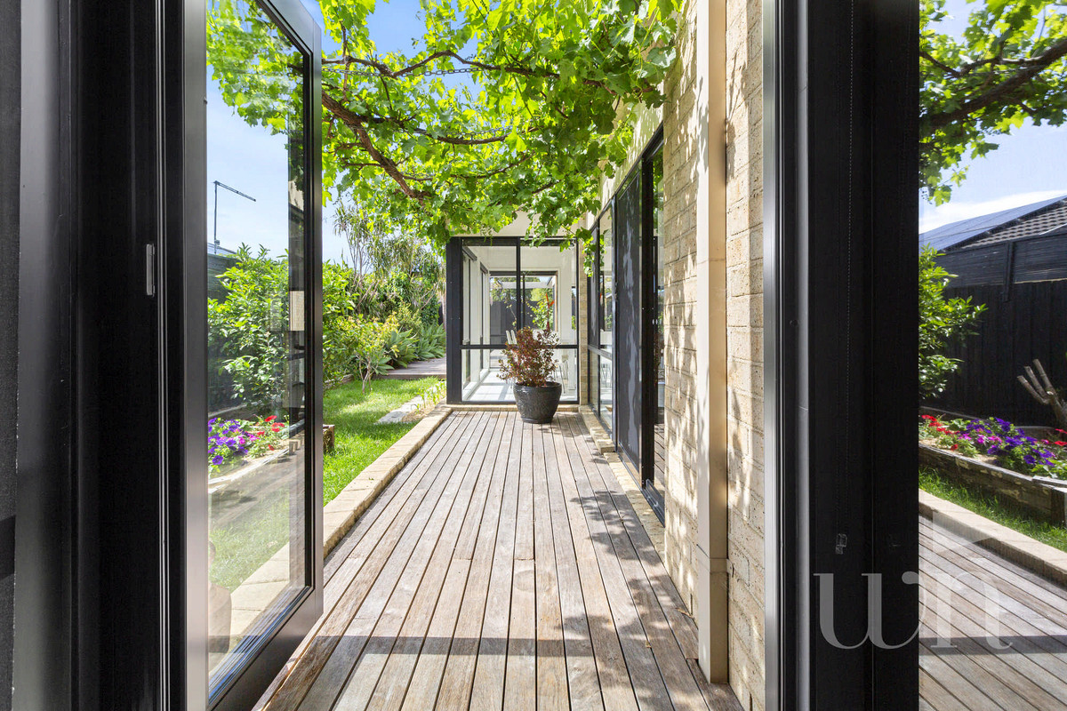 5 Outlook Court, Mornington - Thumbnail 2