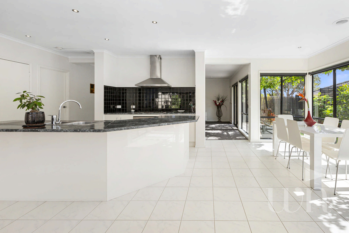 5 Outlook Court, Mornington - Thumbnail 3