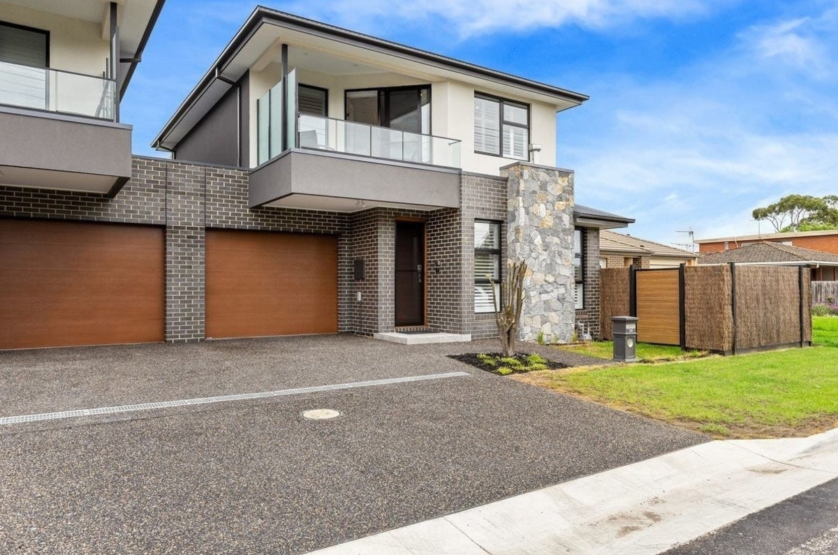Image of garage