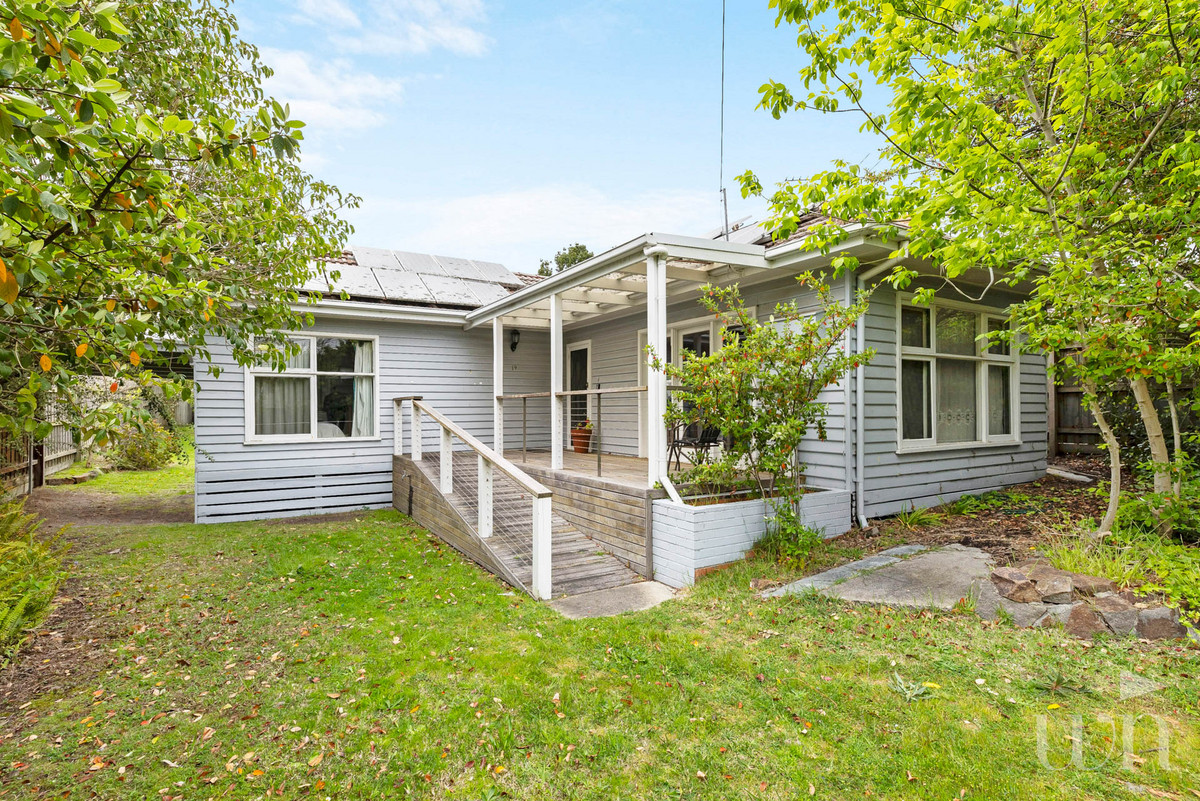 19 Hayes Avenue, Rosebud - Thumbnail 2
