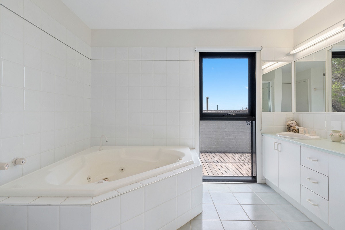 Image of tub