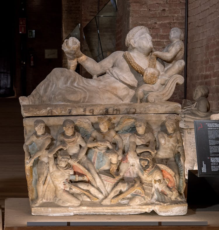 urna della tomba dei Sentinate Cumere