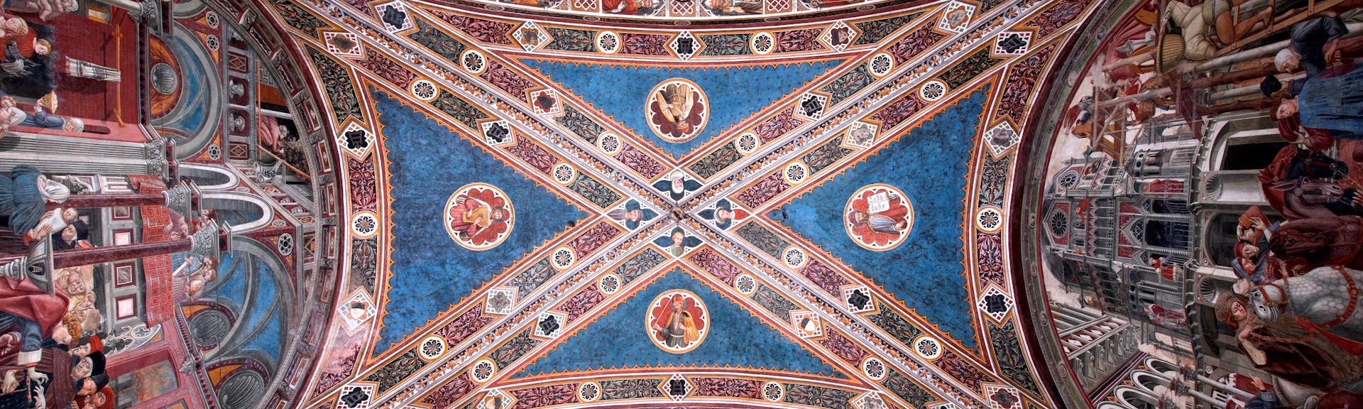 Le plafond du dortoir des pèlerins Le plafond du dortoir des pèlerins