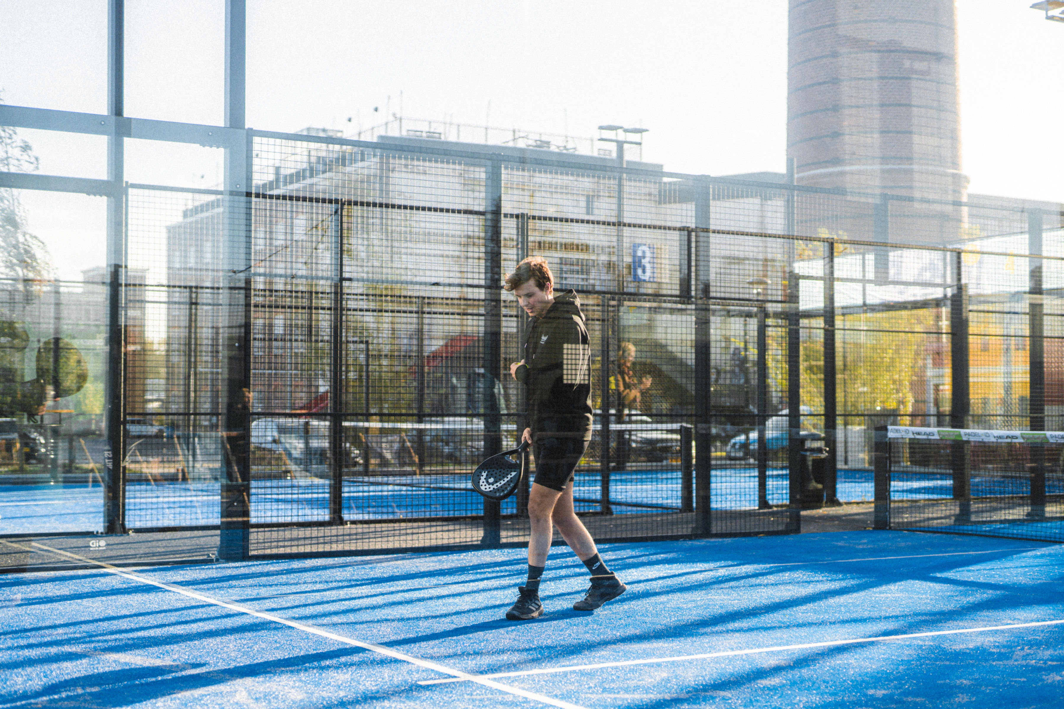 Buiten padellen bij Peakz Padel