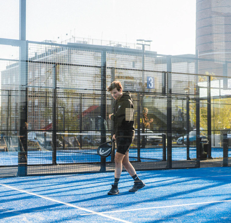 Buiten padellen bij Peakz Padel Buiten padellen bij Peakz Padel