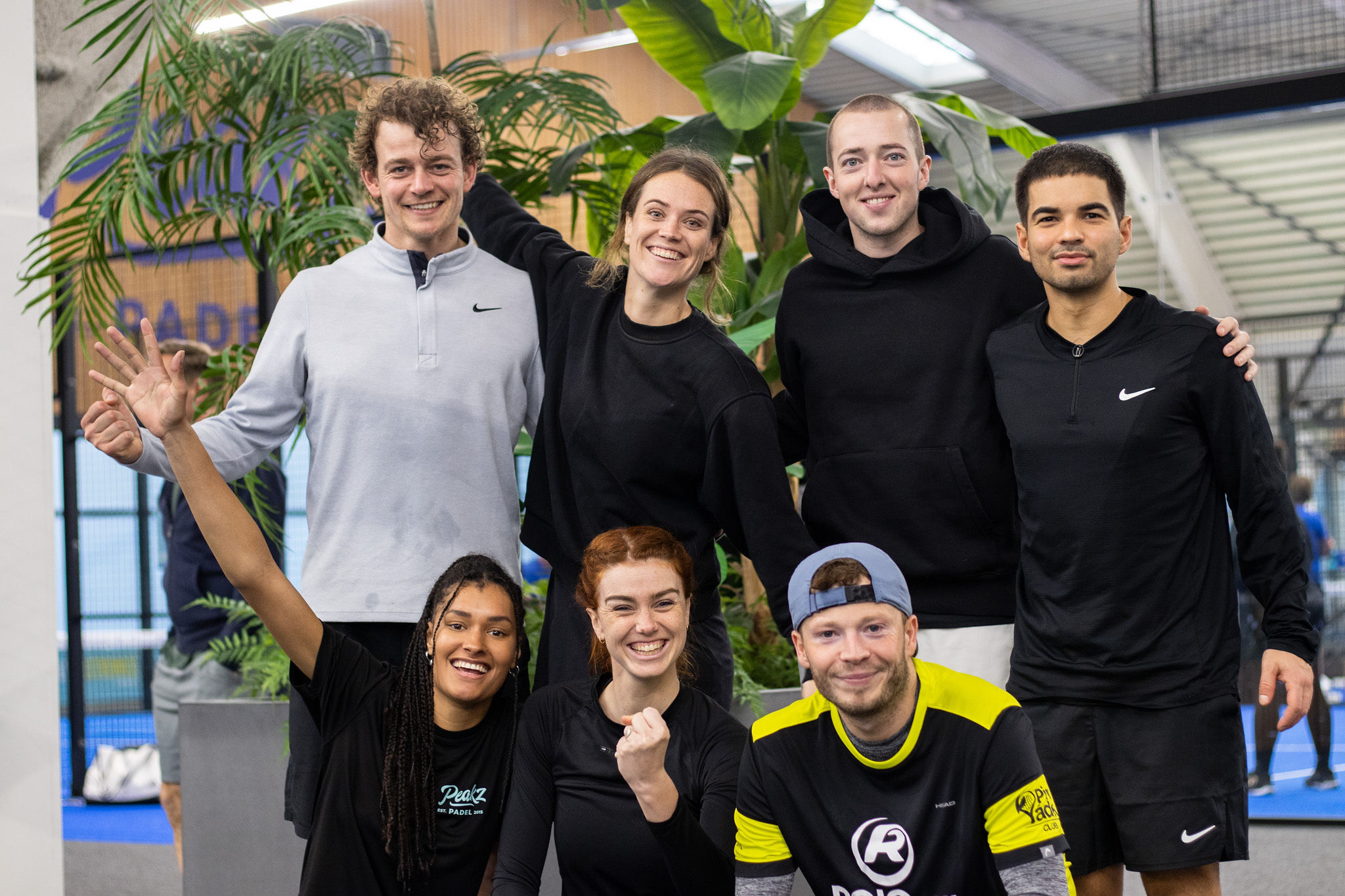 Mehrere Padelcourts buche bei Peakz Padel