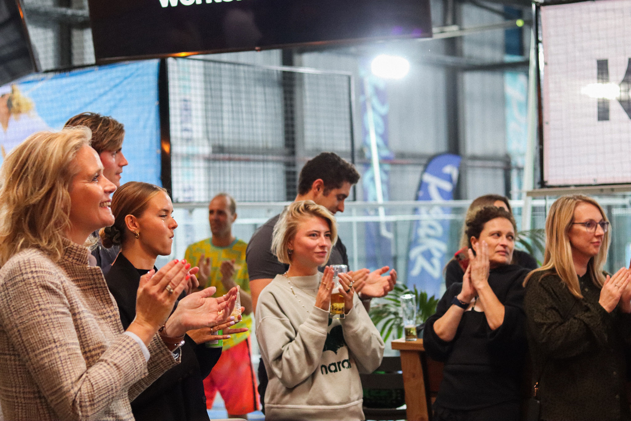Bedrijfsuitje bij Peakz Padel Network in the cage
