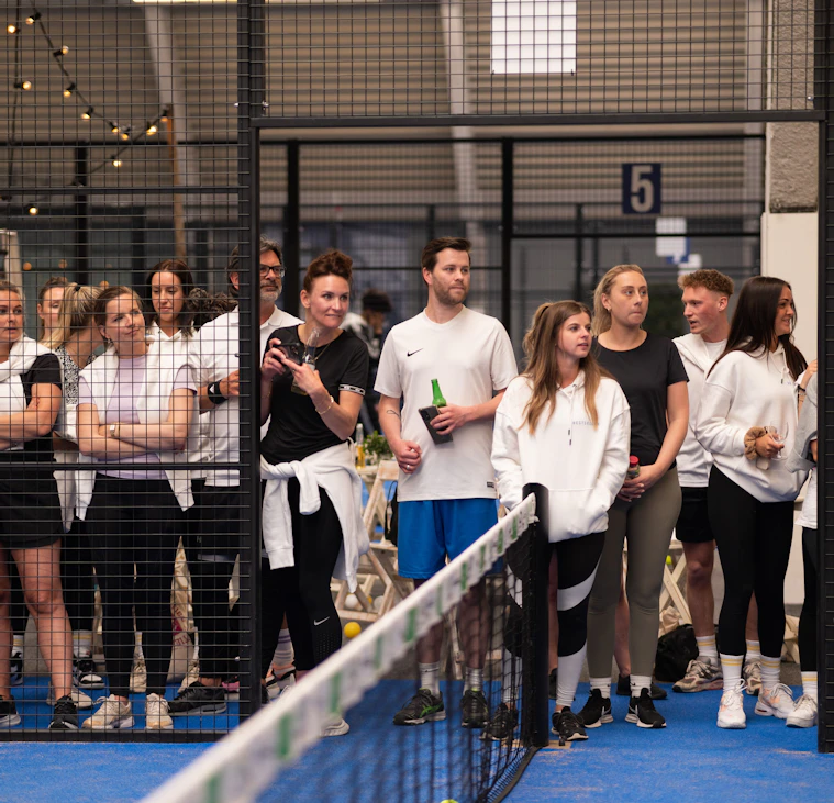 Bedrijfsuitje op de padelbaan in Utrecht Bedrijfsuitje op de padelbaan in Utrecht