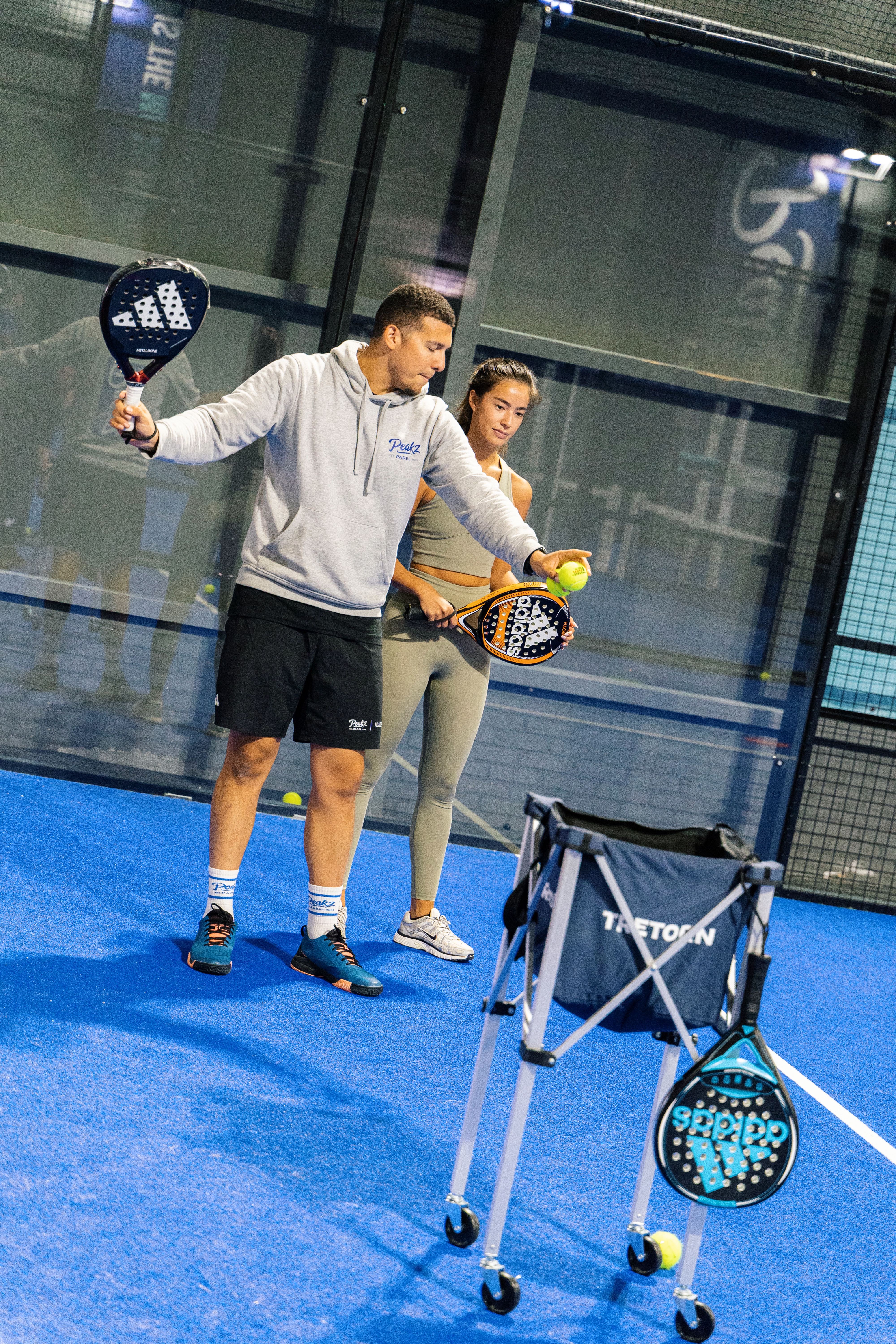 Padelles bij Peakz Padel Den Haag