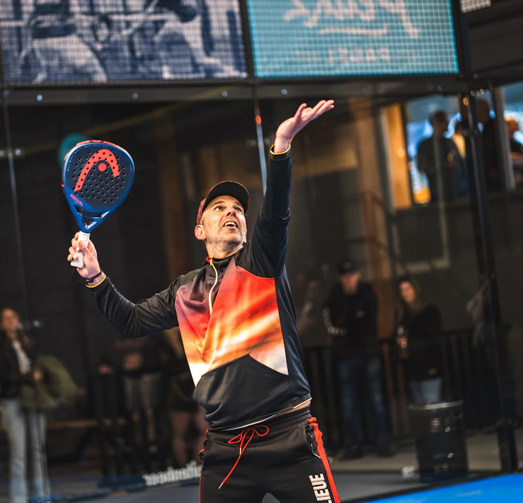 Padellen in Heerlen bij Peakz Padel Padellen in Heerlen bij Peakz Padel
