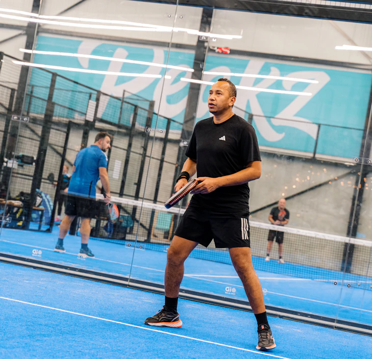 Padel in Zutphen bij Peakz Padel Padel in Zutphen bij Peakz Padel
