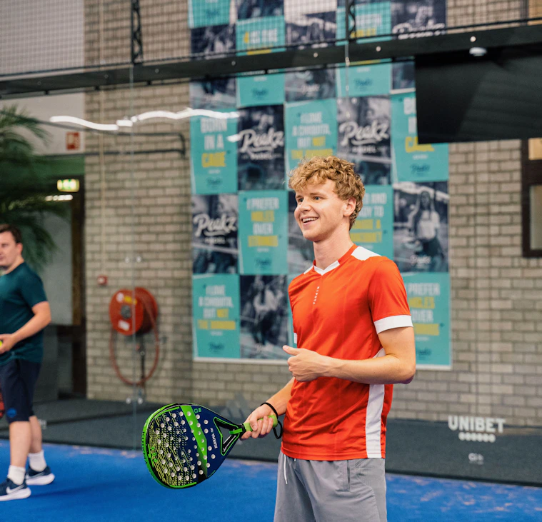Binnen padelbaan in Oisterwijk Binnen padelbaan in Oisterwijk