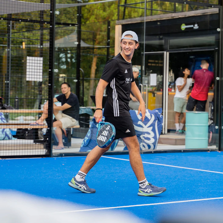 Padellen in Eindhoven bij Peakz Padel HTC Padellen in Eindhoven bij Peakz Padel HTC