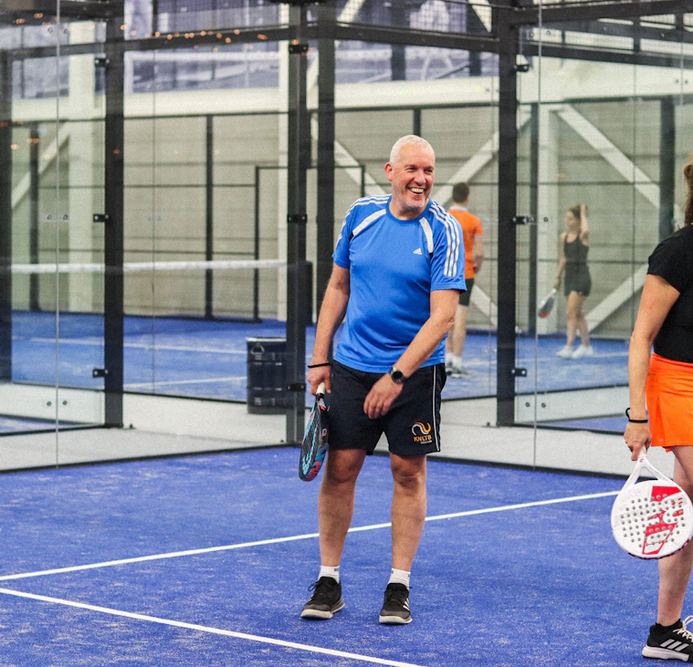 Padellen bij Peakz Padel Eindhoven Padellen bij Peakz Padel Eindhoven