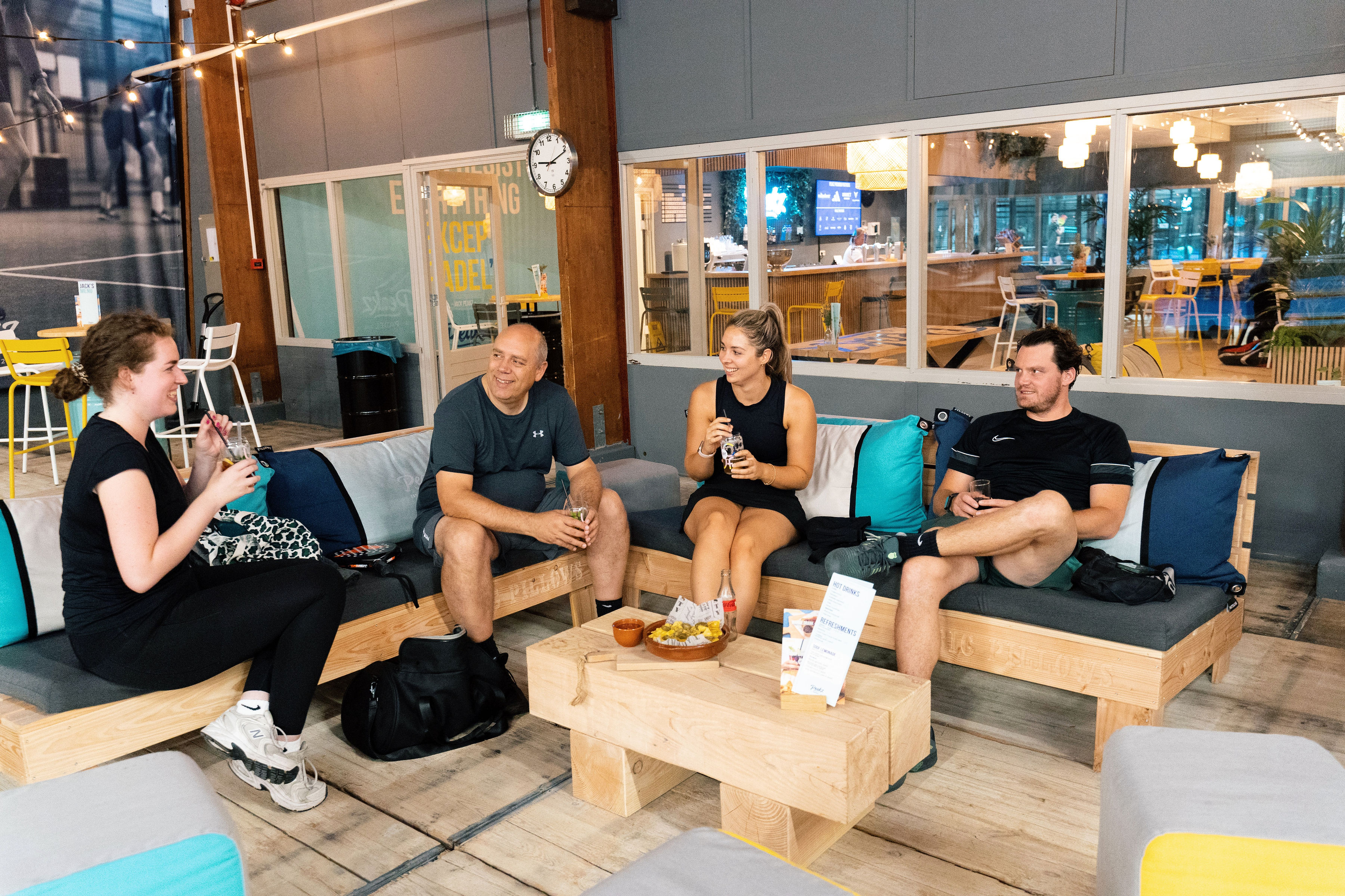 Padel bij Peakz Padel Apeldoorn