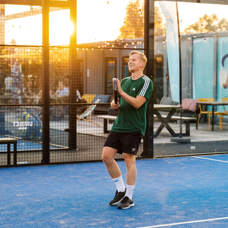 Buiten padel spelen in Groningen Buiten padel spelen in Groningen