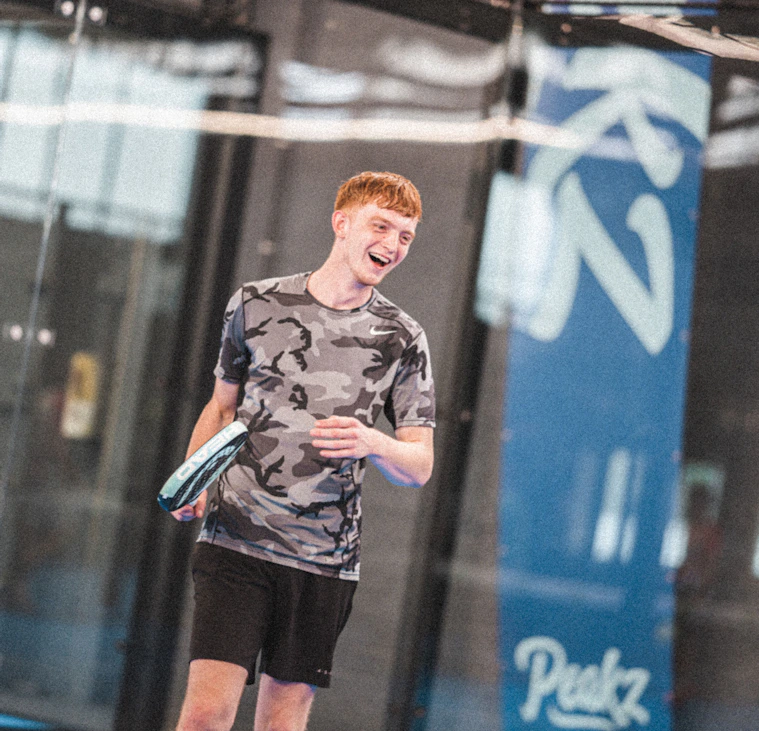 Padel in Groningen bij Peakz Padel Padel in Groningen bij Peakz Padel