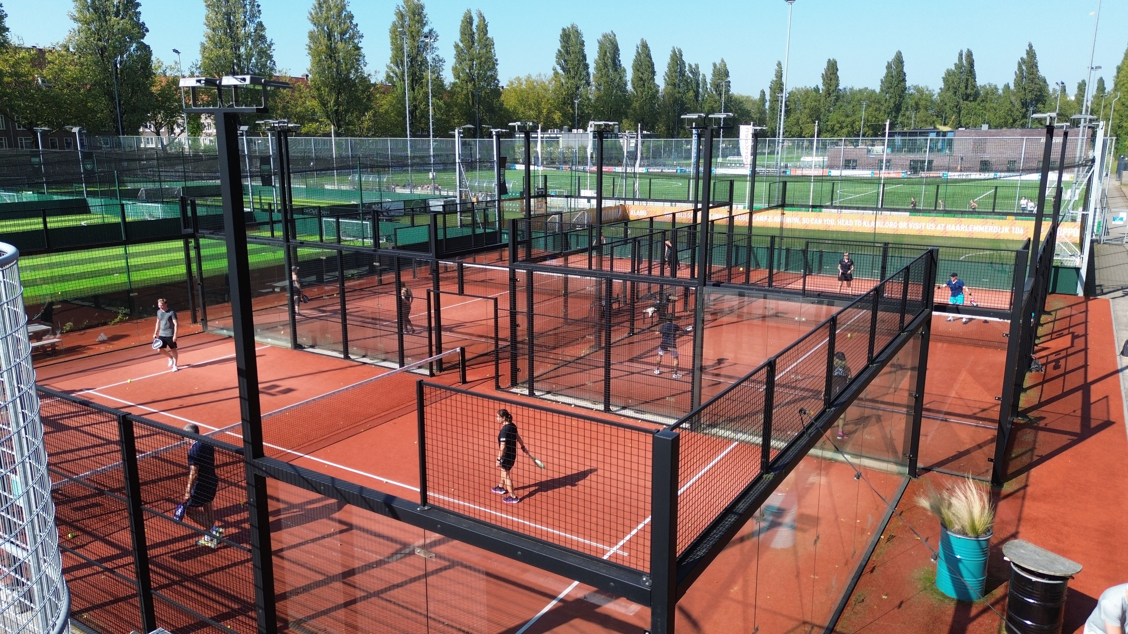 Banen bij Peakz Padel Olympiaplein