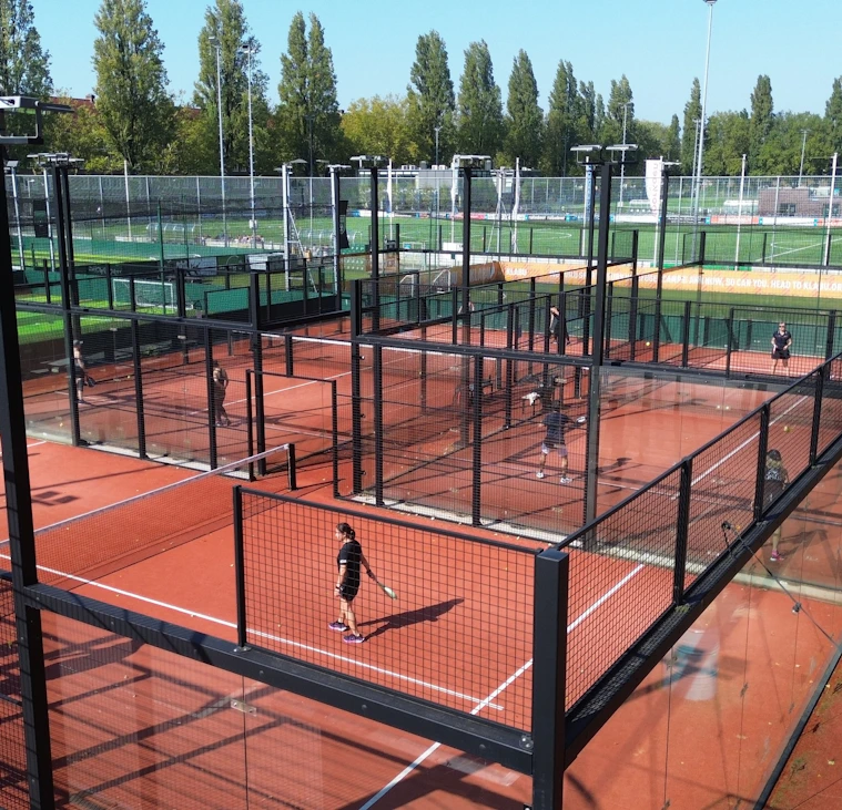 Banen bij Peakz Padel Olympiaplein Banen bij Peakz Padel Olympiaplein