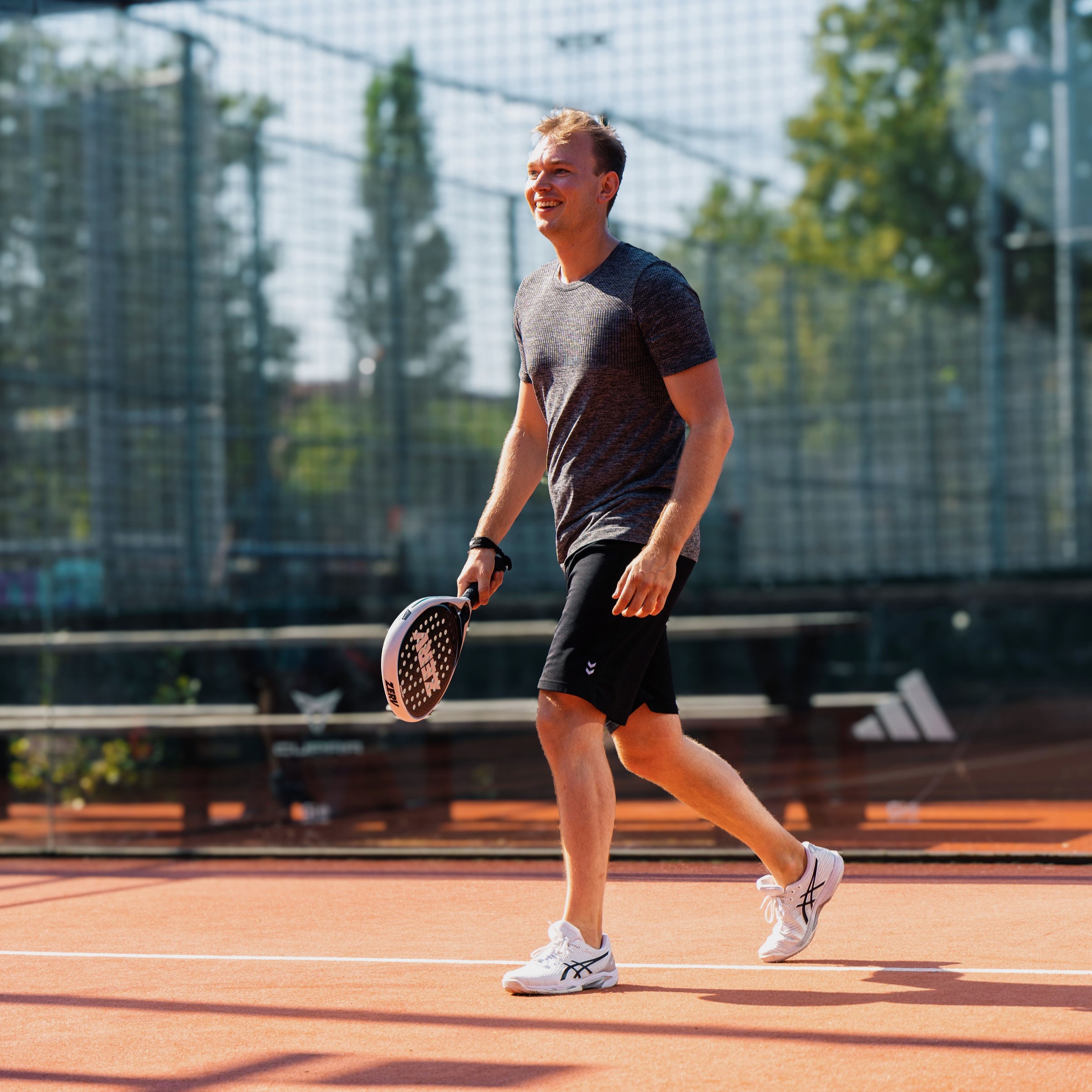Buiten padellen in Amsterdam bij Peakz Padel