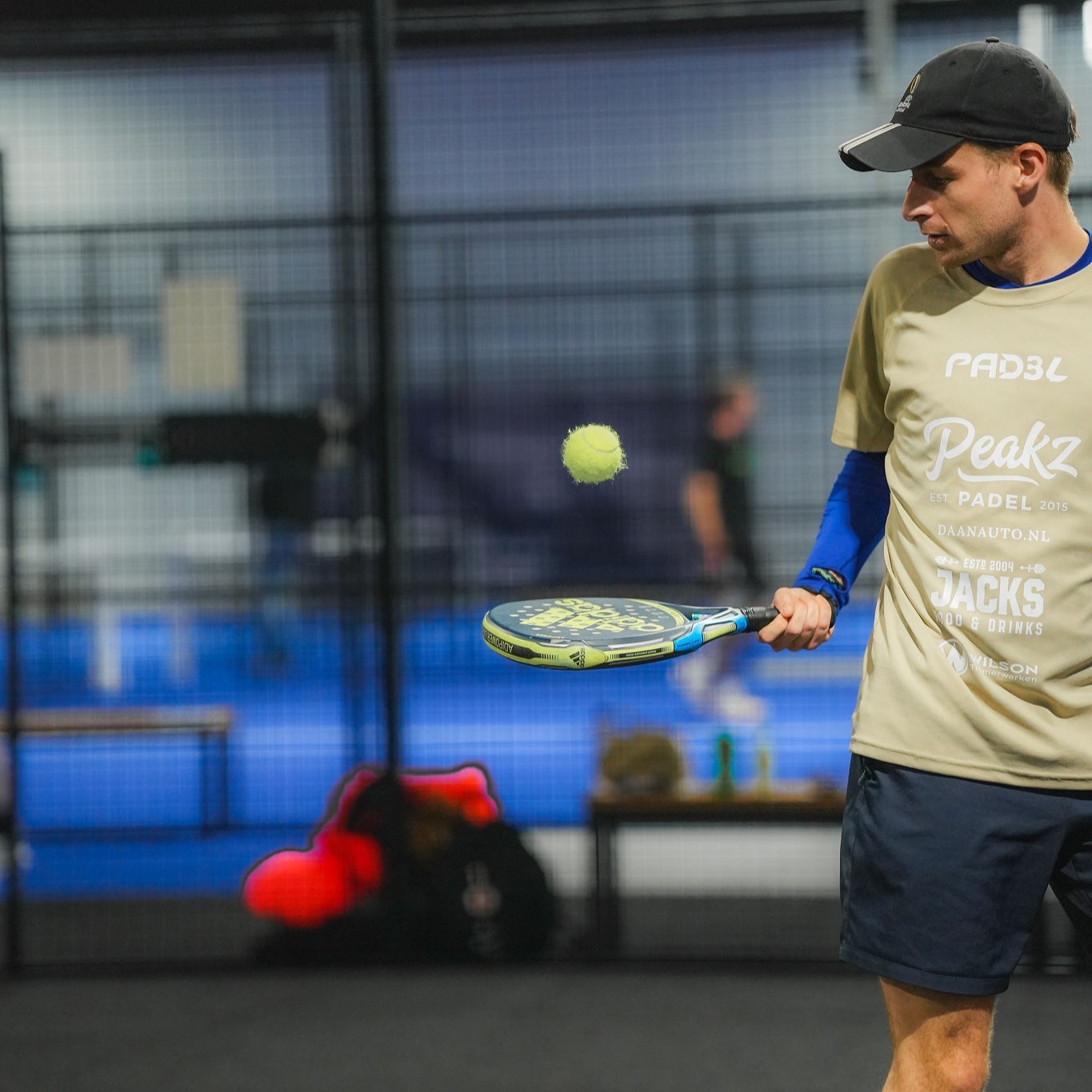 Padel in Heemskerk bij Peakz Padel Kerkweg