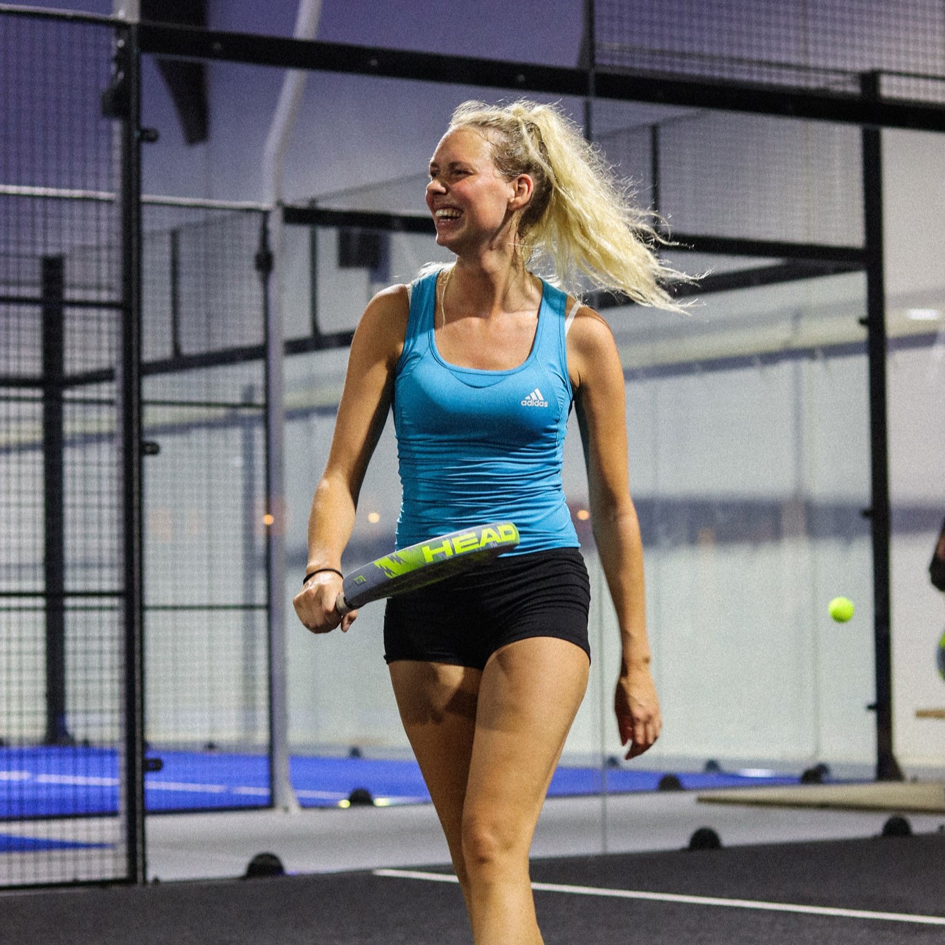 Padellen bij Peakz Padel in Heemskerk