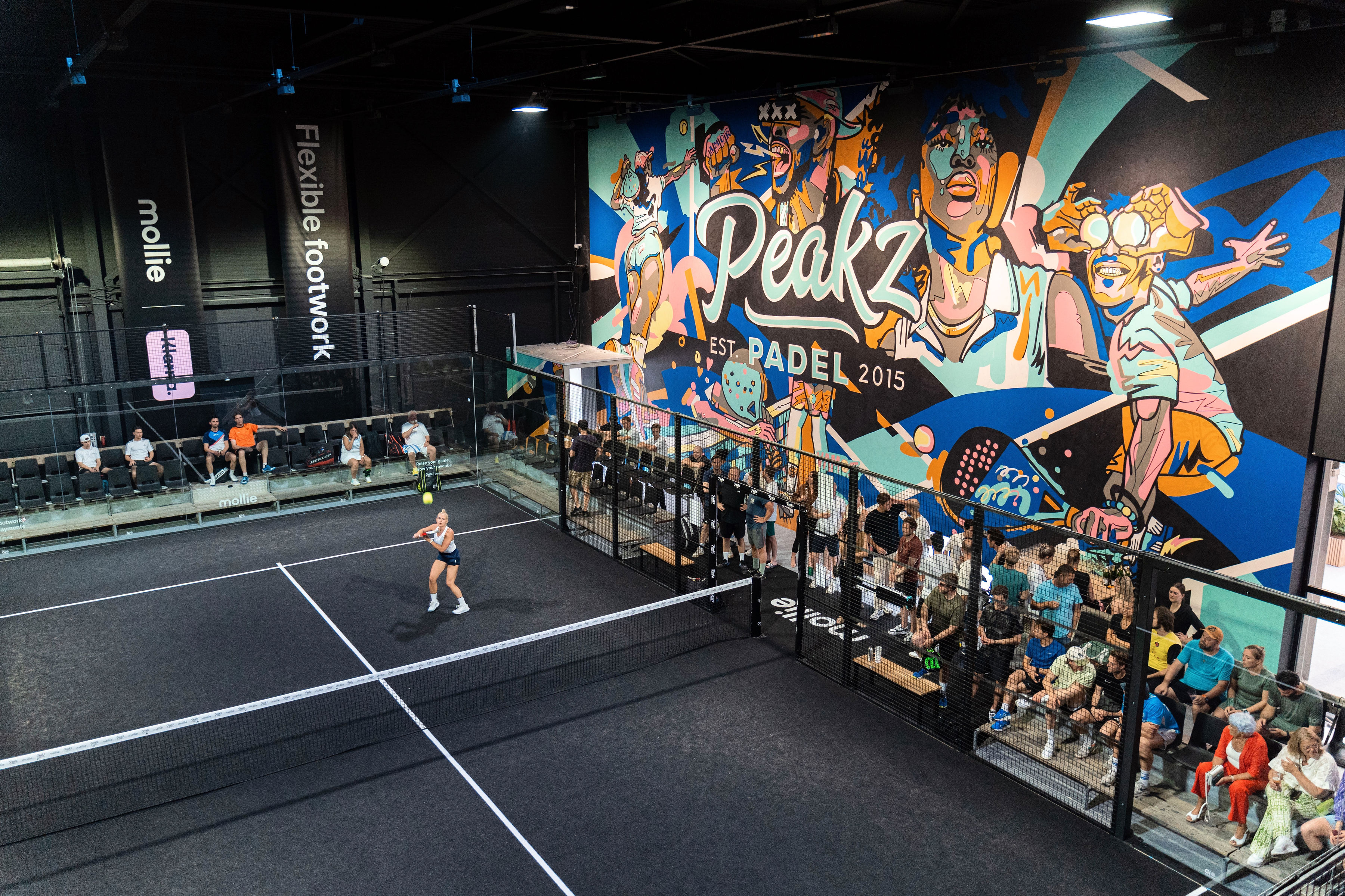 Peakz Padel Amsterdam Zuidoost centre court