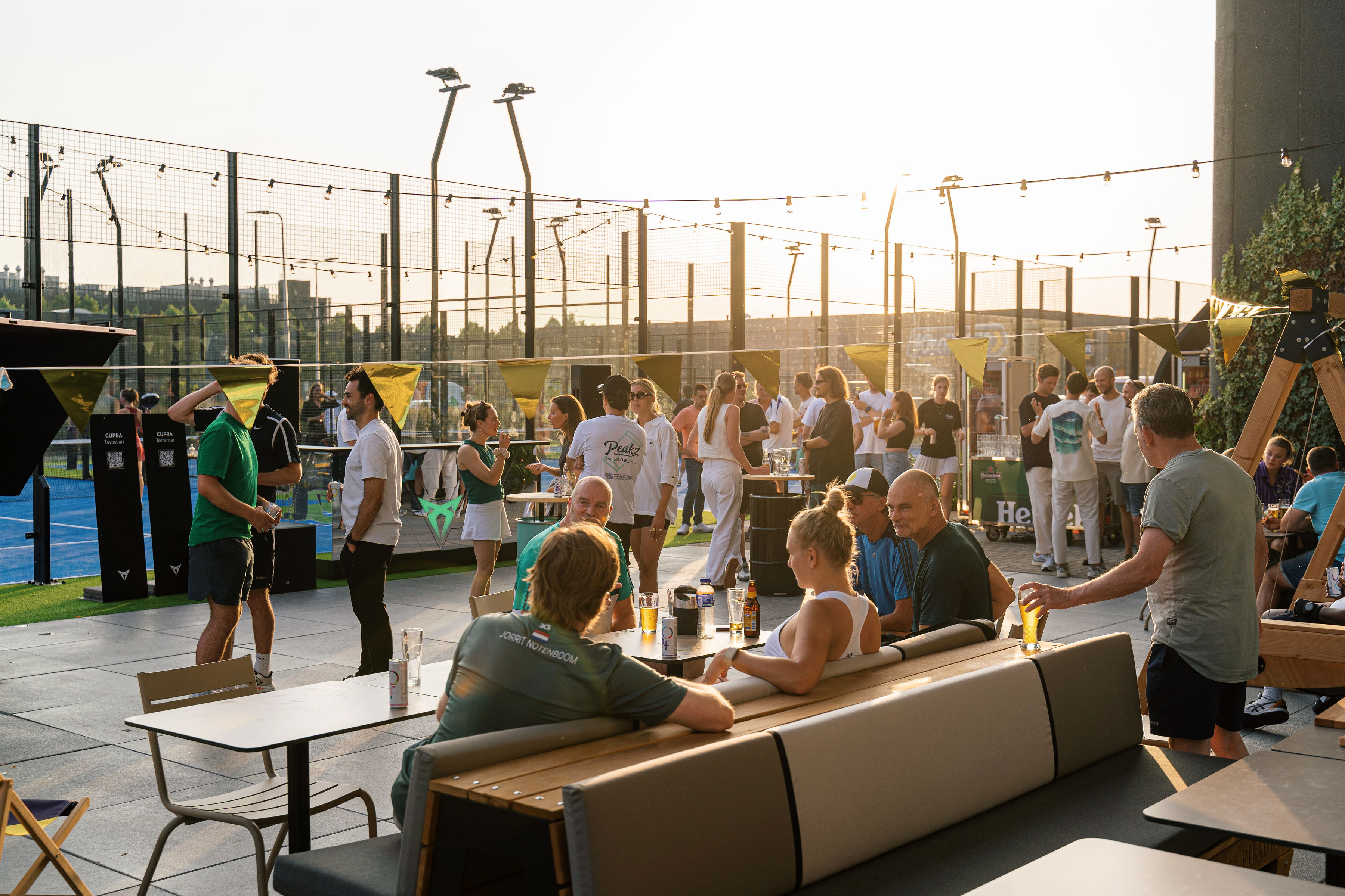 Buiten padelbanen in Amsterdam Zuidoost