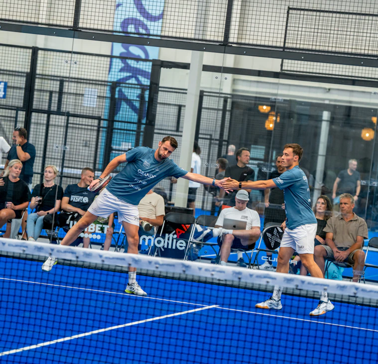 Binnen padelbanen Peakz Padel Amsterdam Zuidoost Binnen padelbanen Peakz Padel Amsterdam Zuidoost