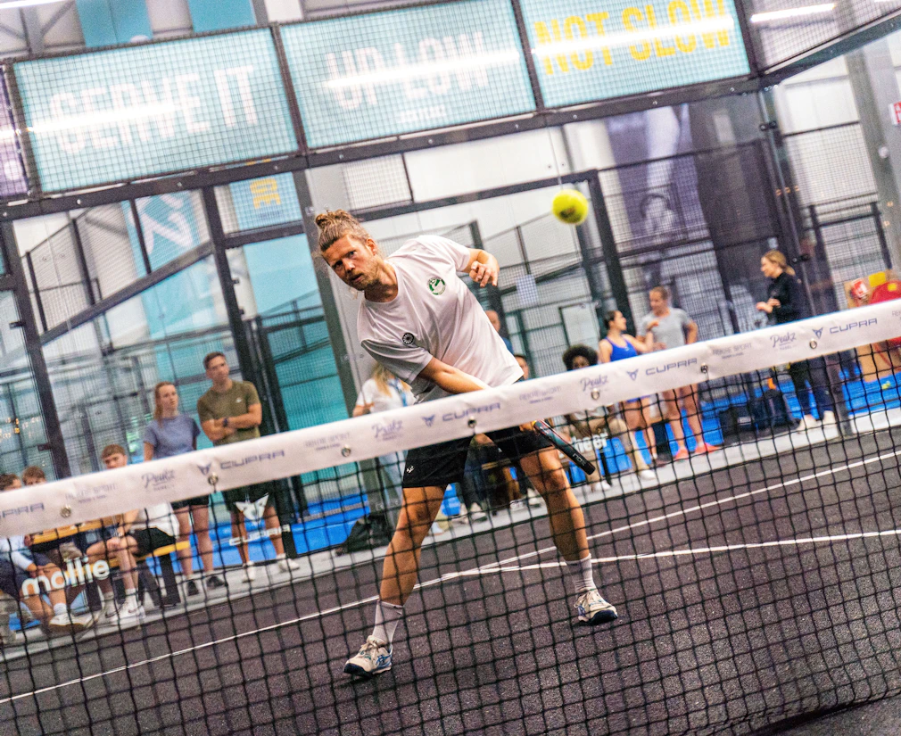 Padel in Groningen bij Peakz Padel Padel in Groningen bij Peakz Padel