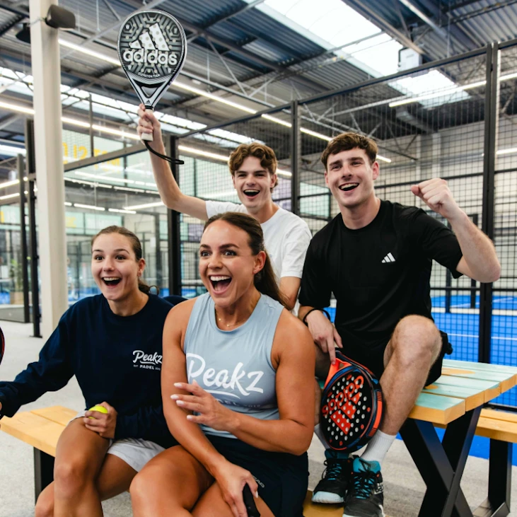 Padel vieren Peakz Padel Groningen Padel vieren Peakz Padel Groningen