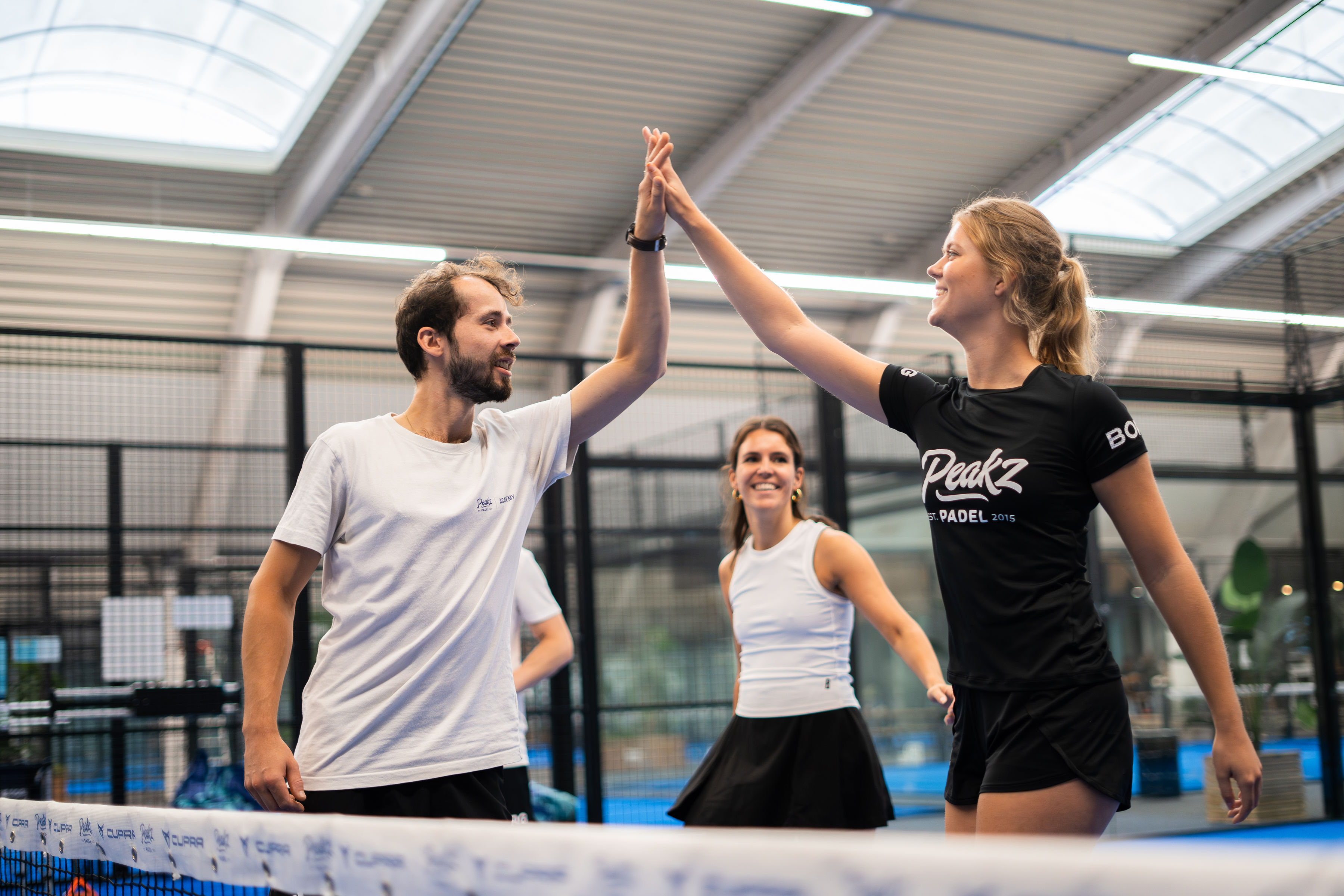 Padeltrainer geeft padelles
