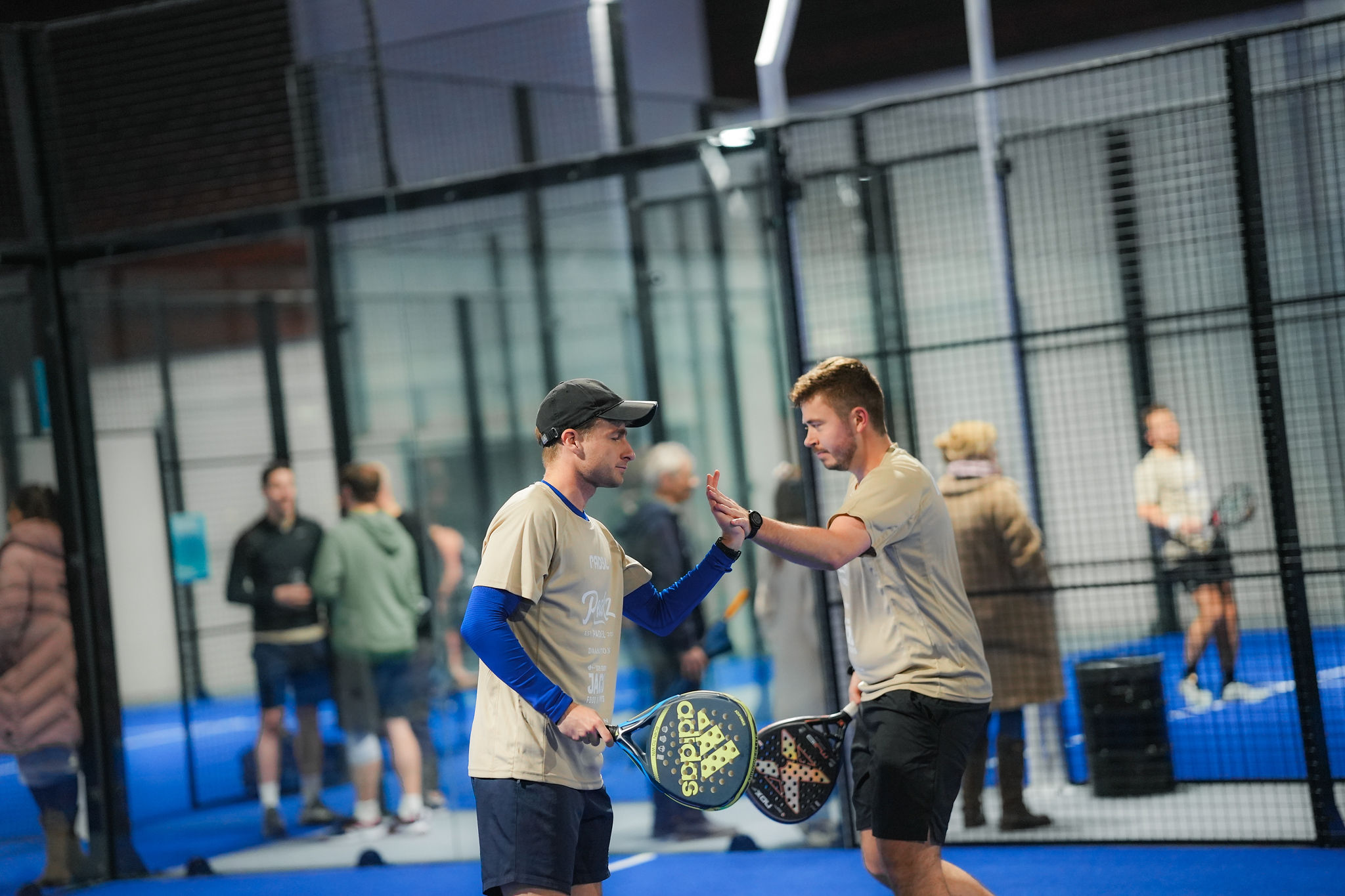Blije padellers bij Peakz Padel Amersfoort