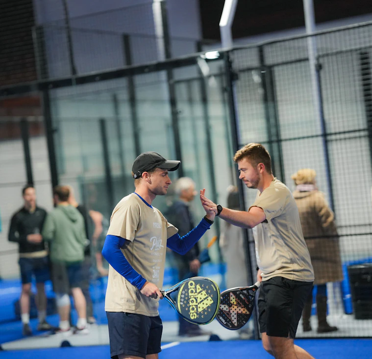 Blije padellers bij Peakz Padel Amersfoort Blije padellers bij Peakz Padel Amersfoort