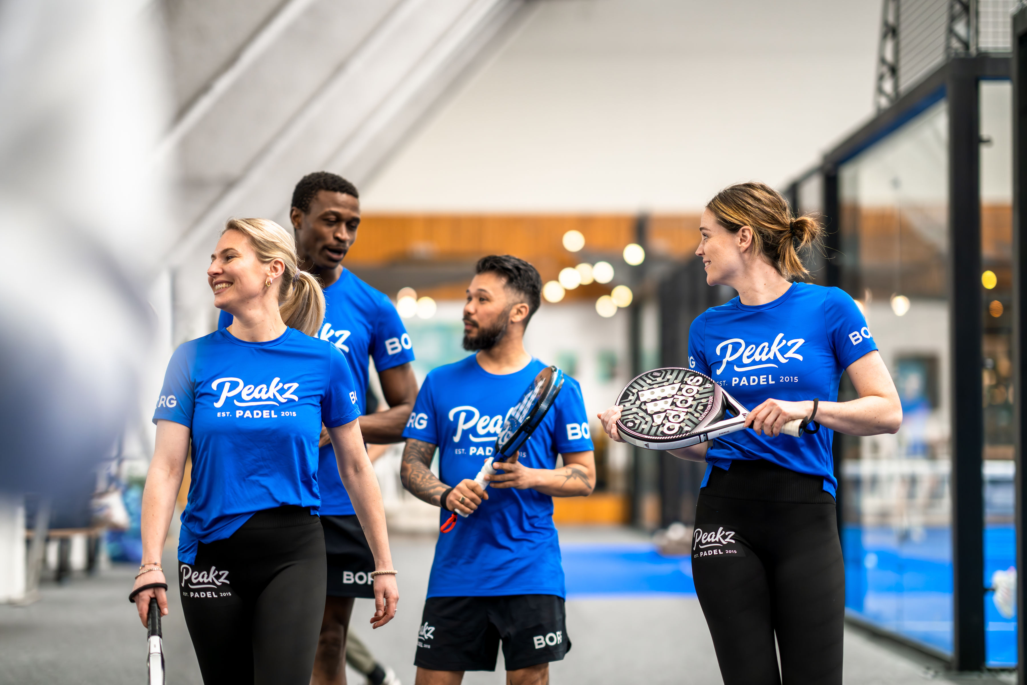 Met je sportteam hou je een leuk teamuitje bij Peakz Padel