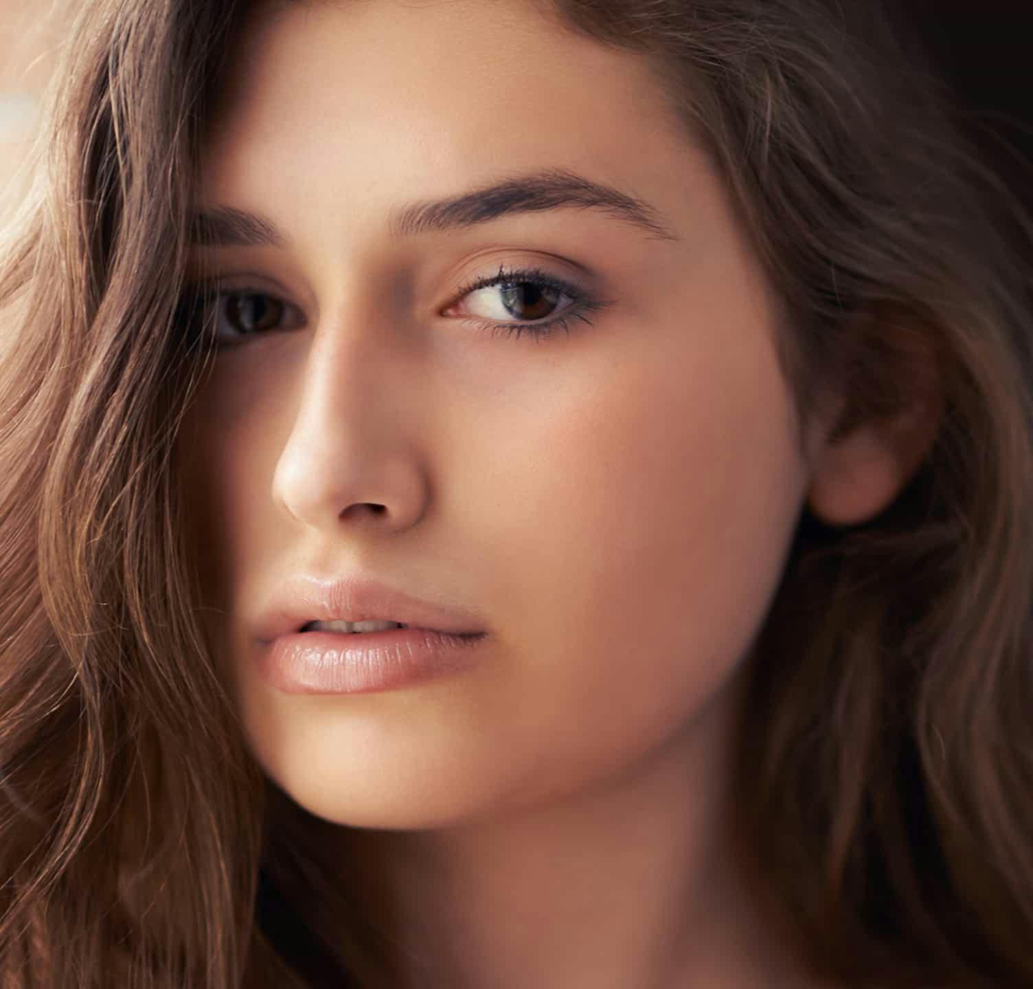 Woman with brown wavy hair