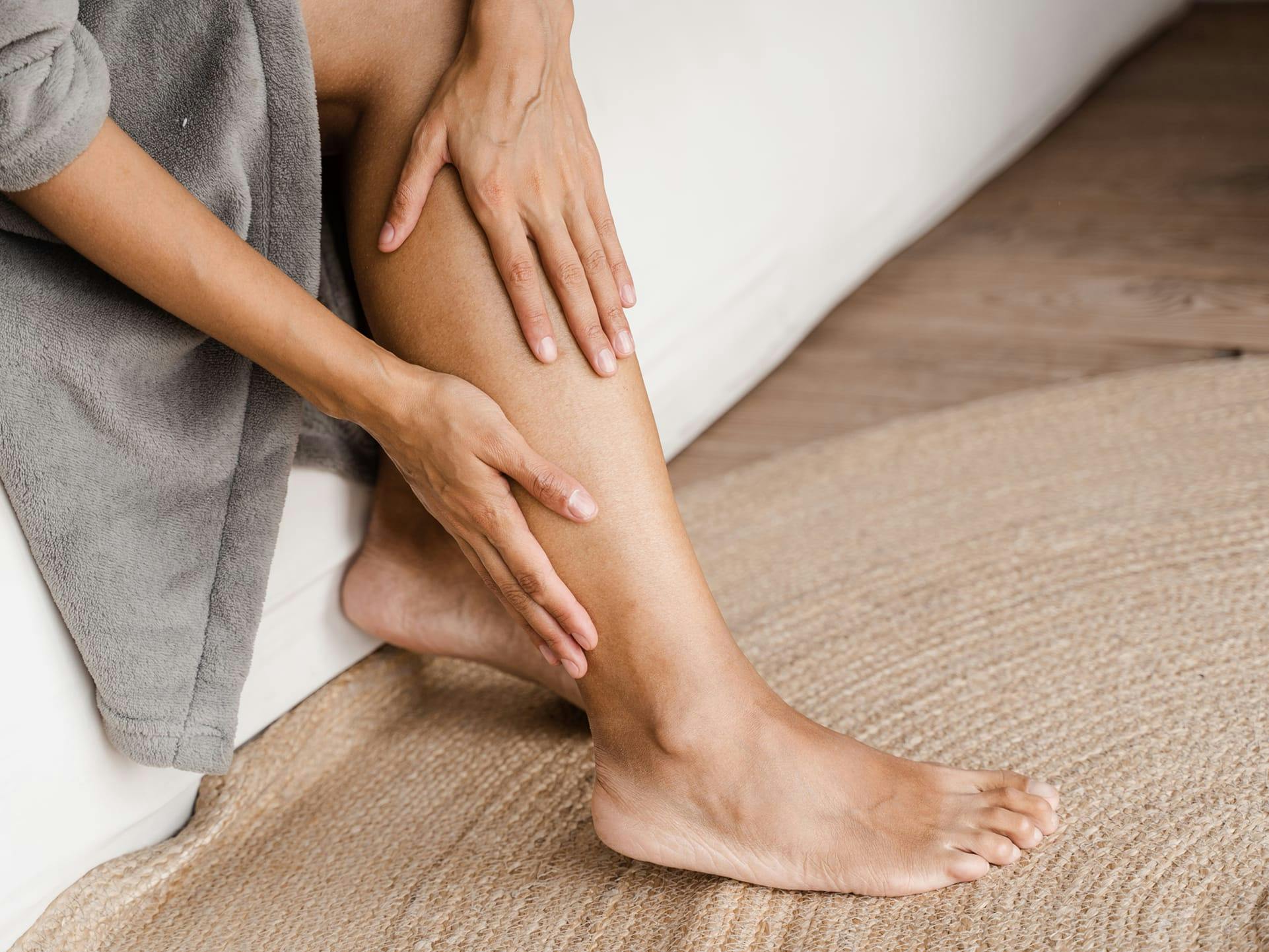 rubbing leg
