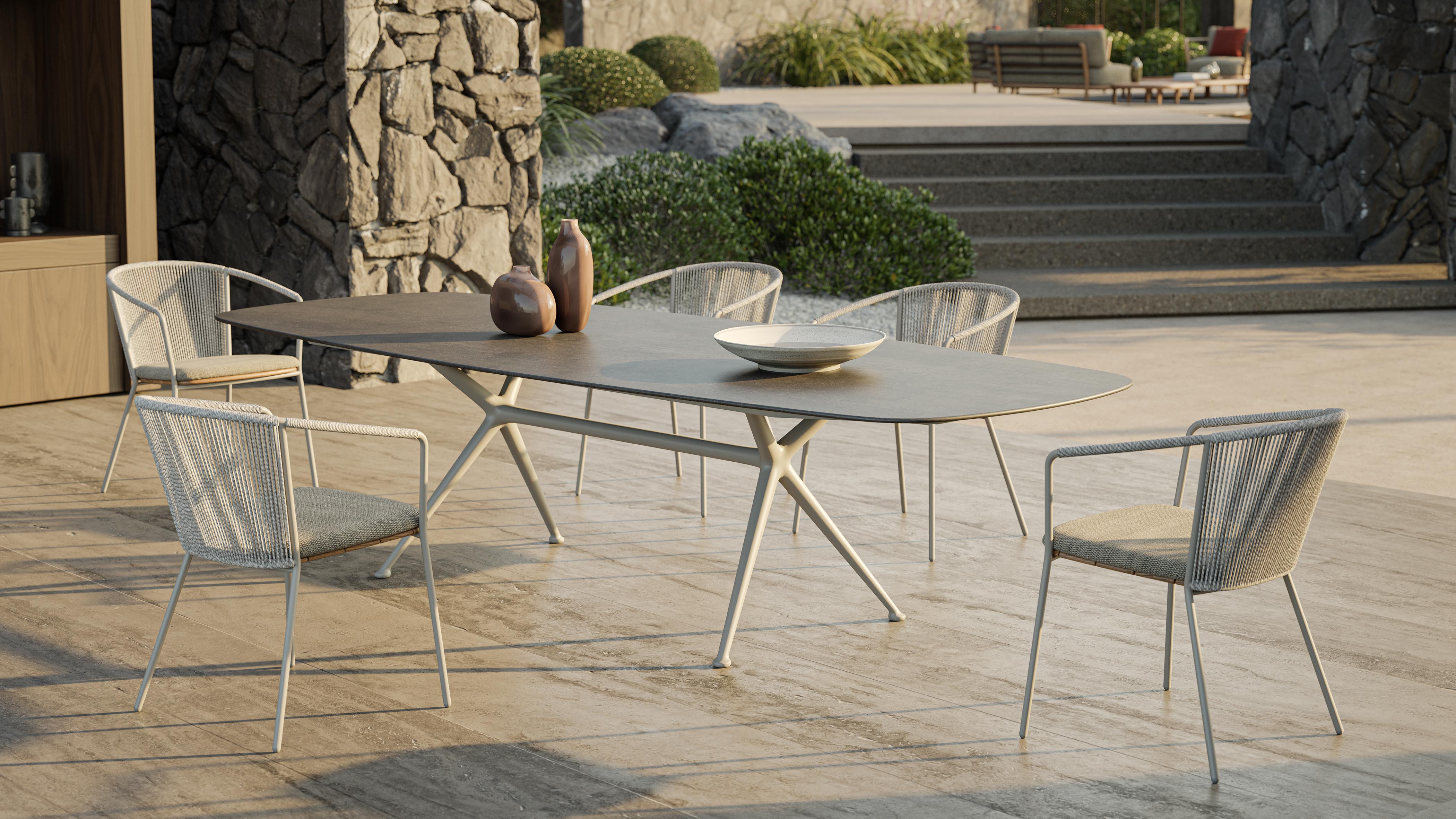 1765447752-exes-table-cordiz-