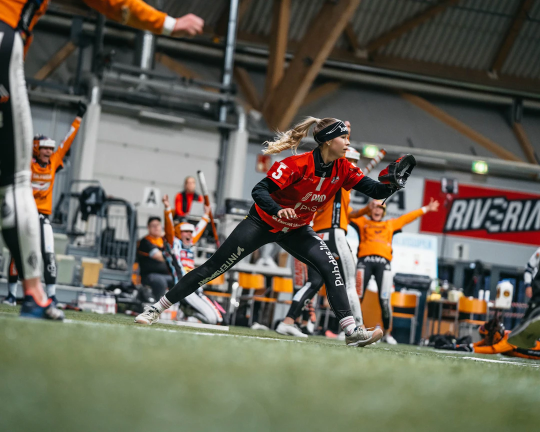 Veera Toikka kiinniottaa