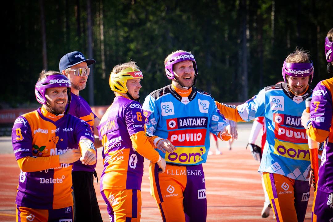 Roope Korhonen juhlinnan keskipisteenä. Kuva: SuperJymy